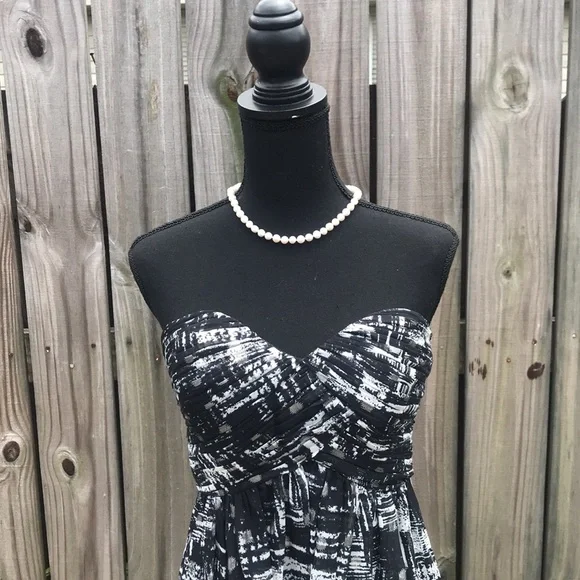 Calvin Klein Black/Gray/Sliver Strapless Formal Dress - Size 4 - Picture 3 of 5